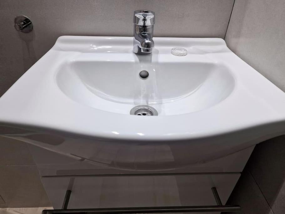 Mediodia Chica Apartamento Tipo Loft En La Latina Apartman Madrid Kültér fotó