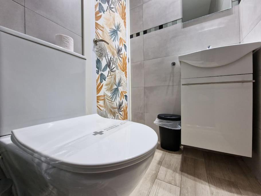 Mediodia Chica Apartamento Tipo Loft En La Latina Apartman Madrid Kültér fotó